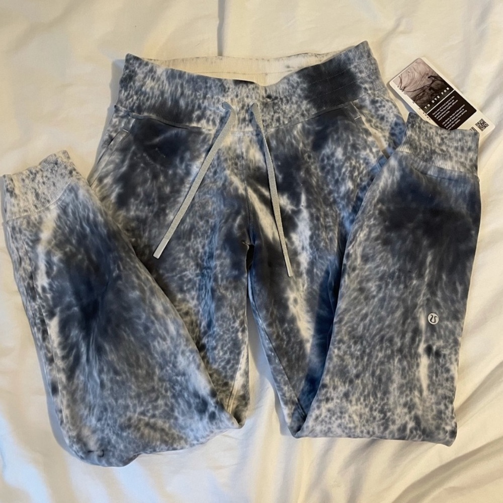 Lululemon Scuba Jogger Tye Dye Size 4 NWT